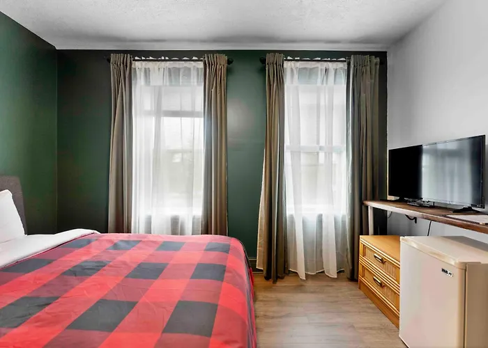 Standard Queen Room